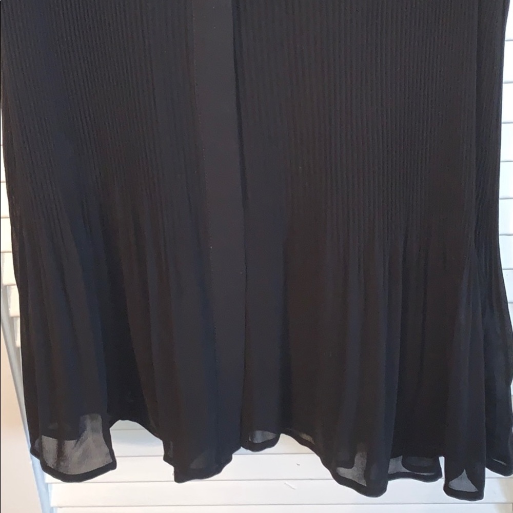 H&M sheer accordion button up - Picture 3 of 4